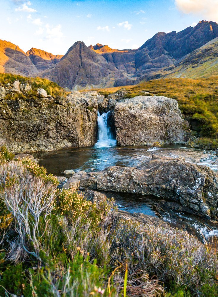 Fairy Pools i Glen Brittle med Cuillin-bergen i bakgrunden på Isle of Skye