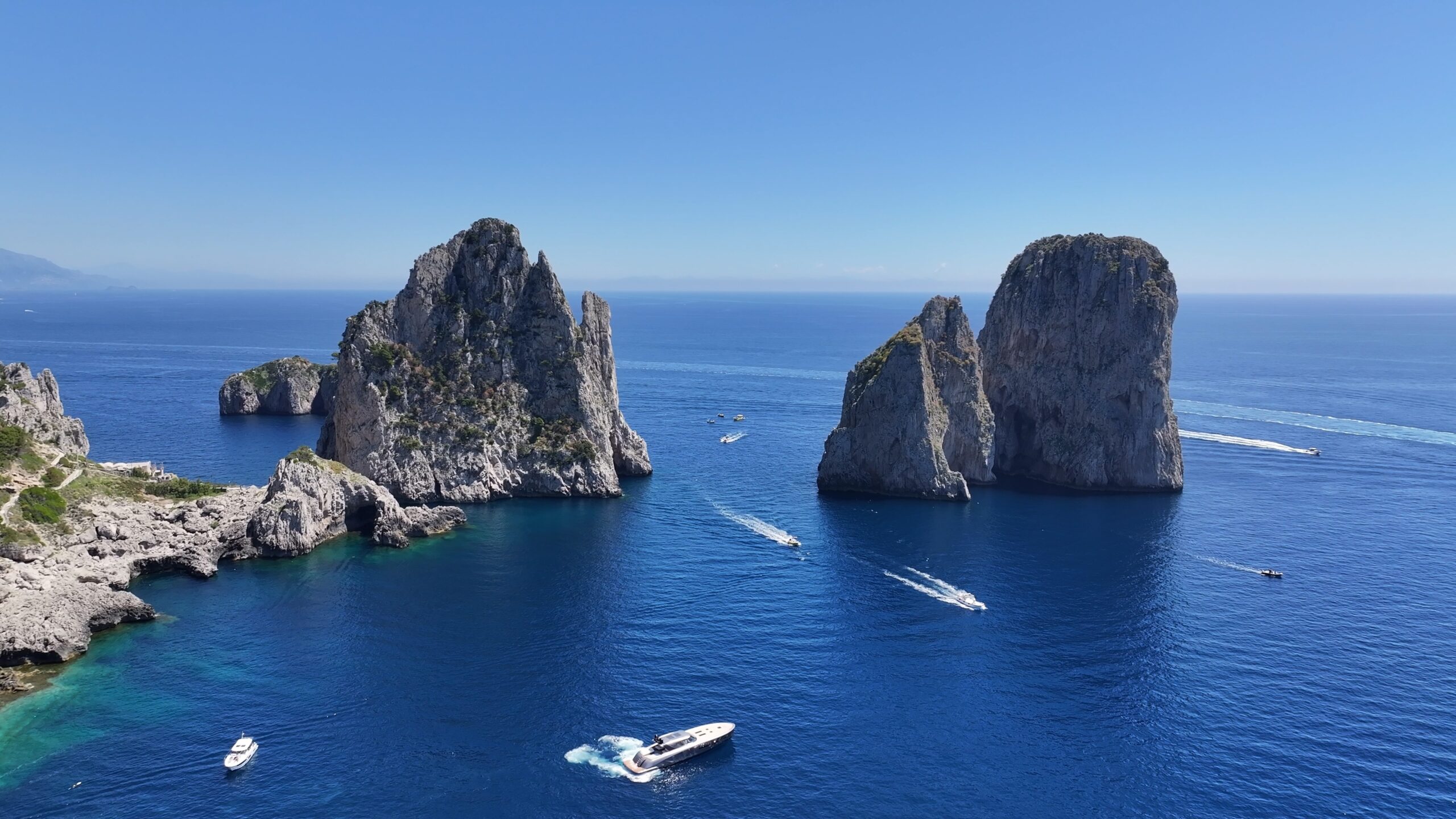 Faraglioni-klipporna vid Capri