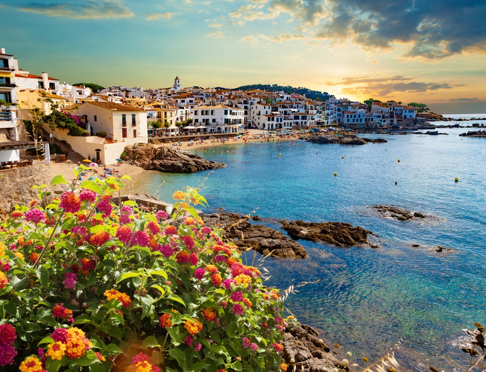Calella de Palafrugell, ett vitkalkat fiskeläge på Costa Brava