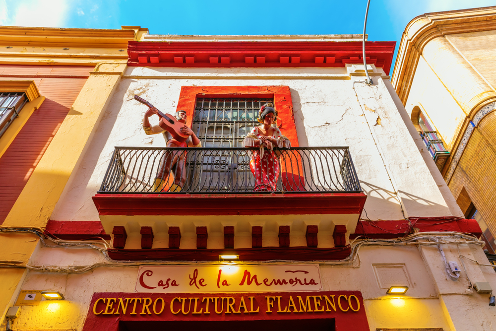 Fasaden på flamencostället Casa de la Memoria i Sevilla