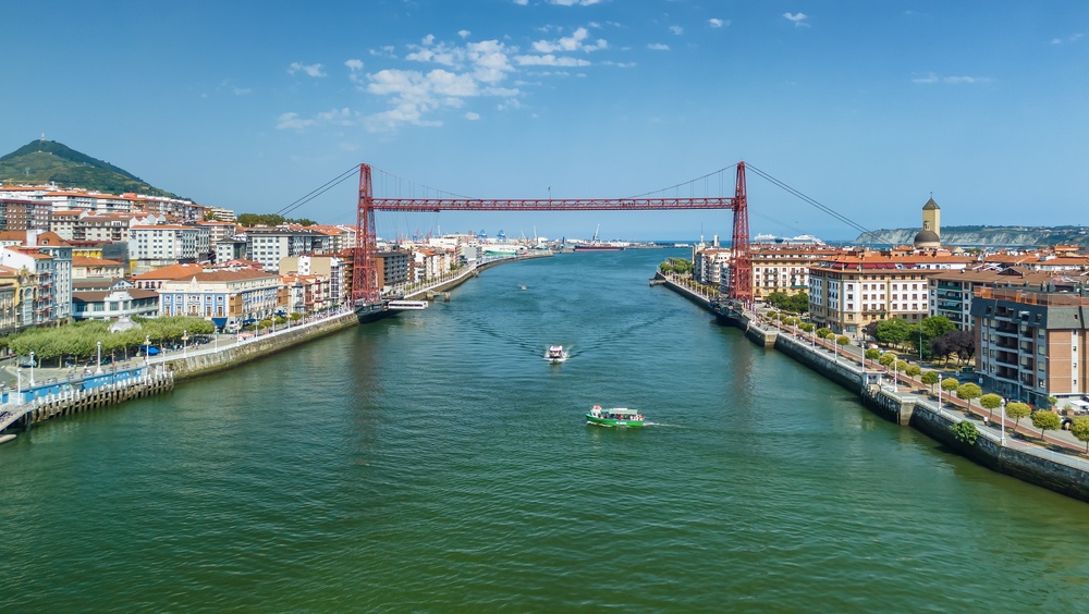 Flygfoto över Vizcayabron Puente Bizkaia vid Getxo