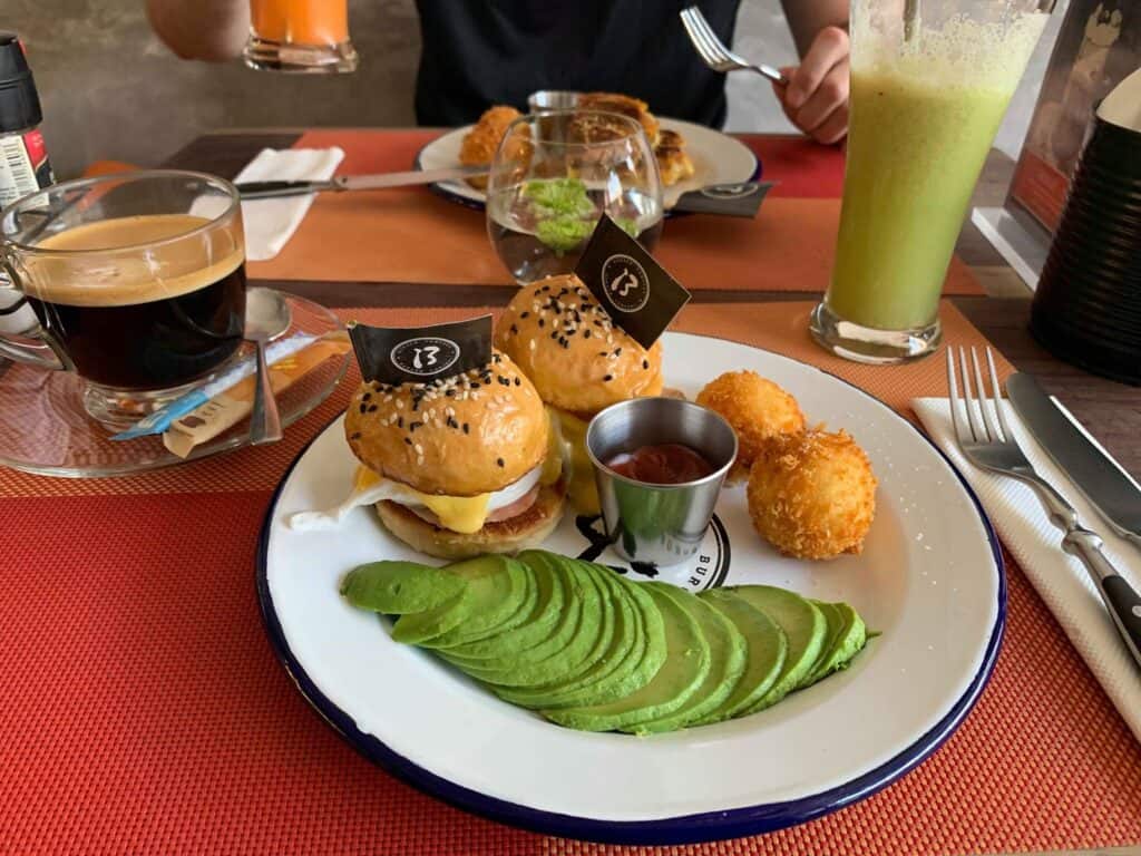 frukost på Thalassa