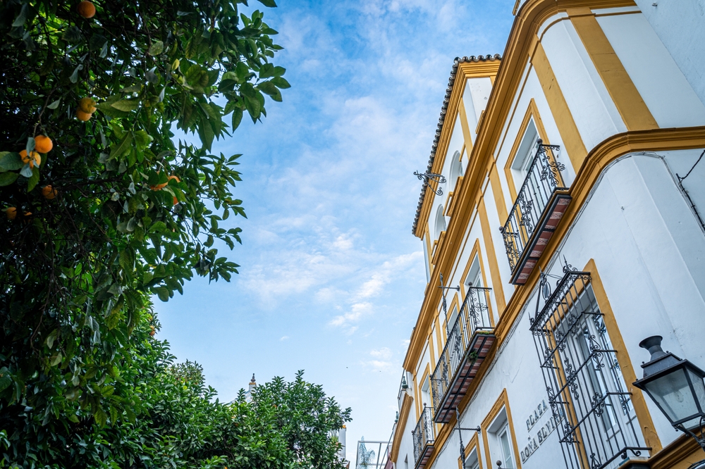 Gata i Santa Cruz, det gamla judiska kvarteret i Sevilla