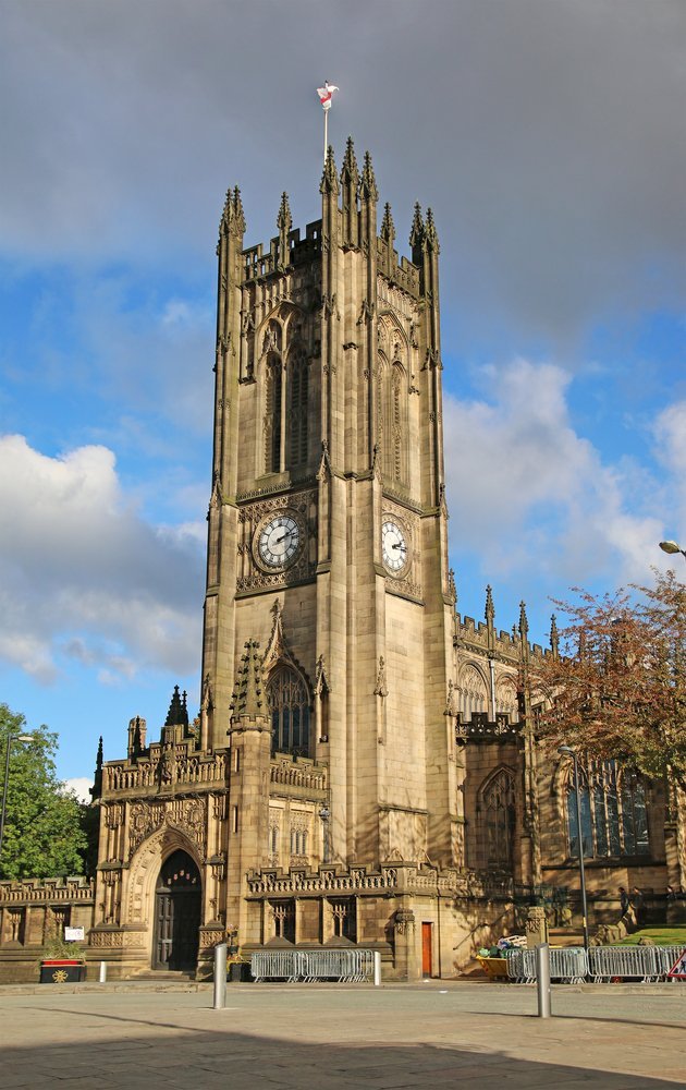 Den gotiska Manchester Cathedral i centrala Manchester