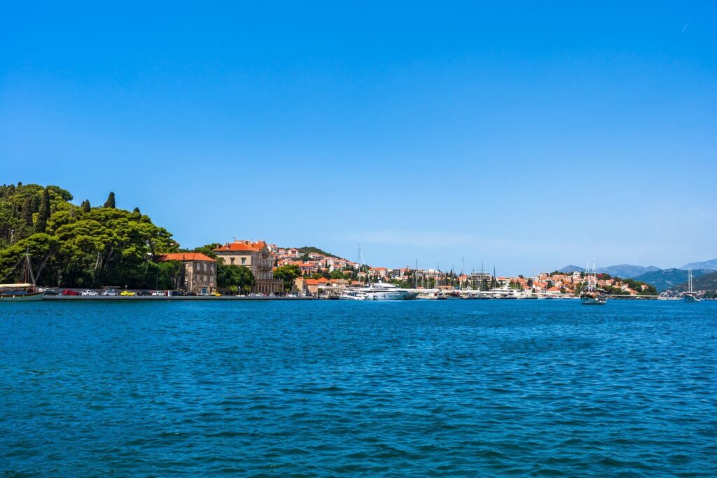 Hamnen i Gruž i Dubrovnik sedd över viken
