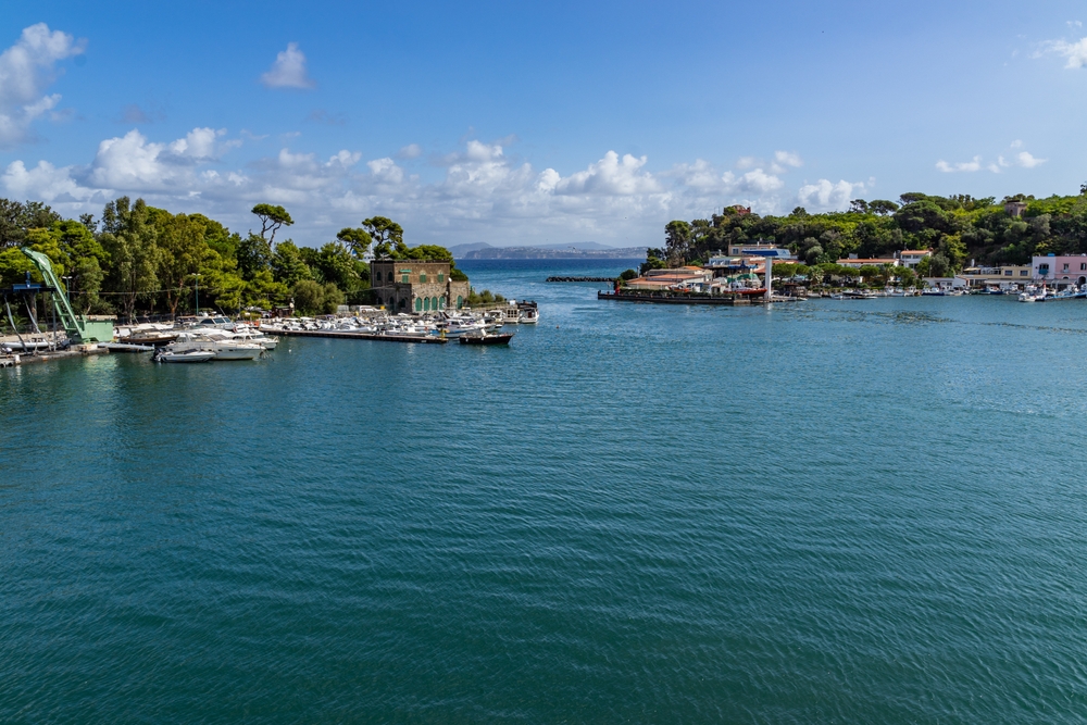 Hamnen i Ischia Porto
