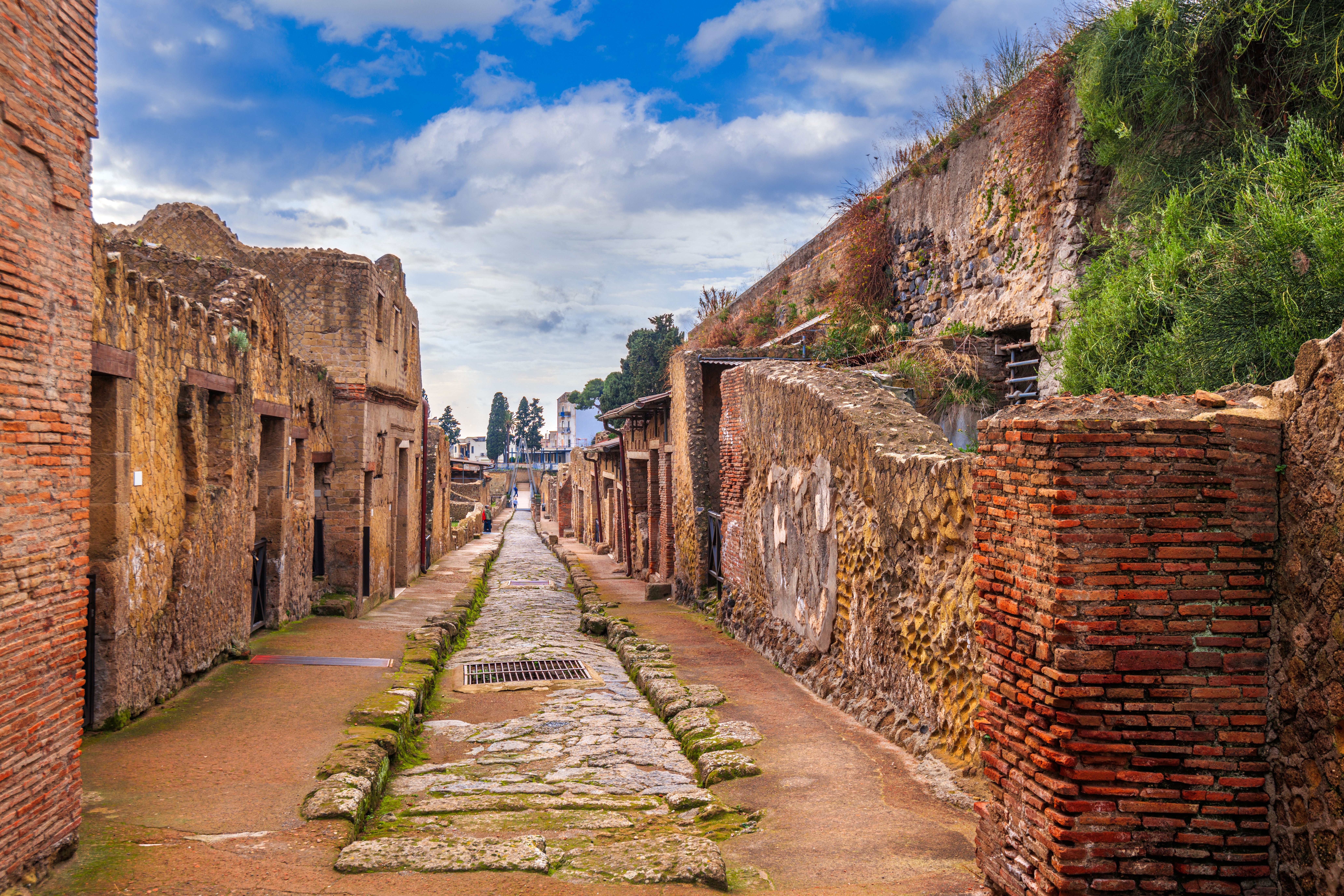 Utgrävningarna i Herculaneum med Ercolano bakom