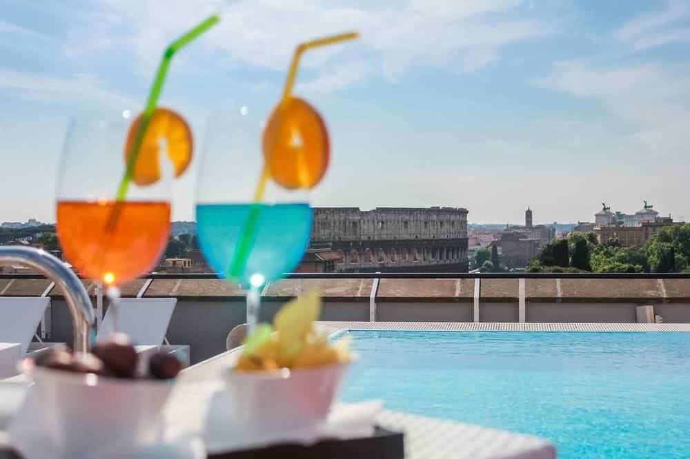 hotell i rom med swimmingpool