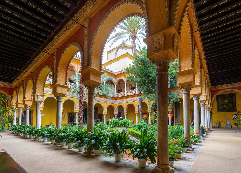 Huvudgården i Palacio de las Dueñas i Sevilla