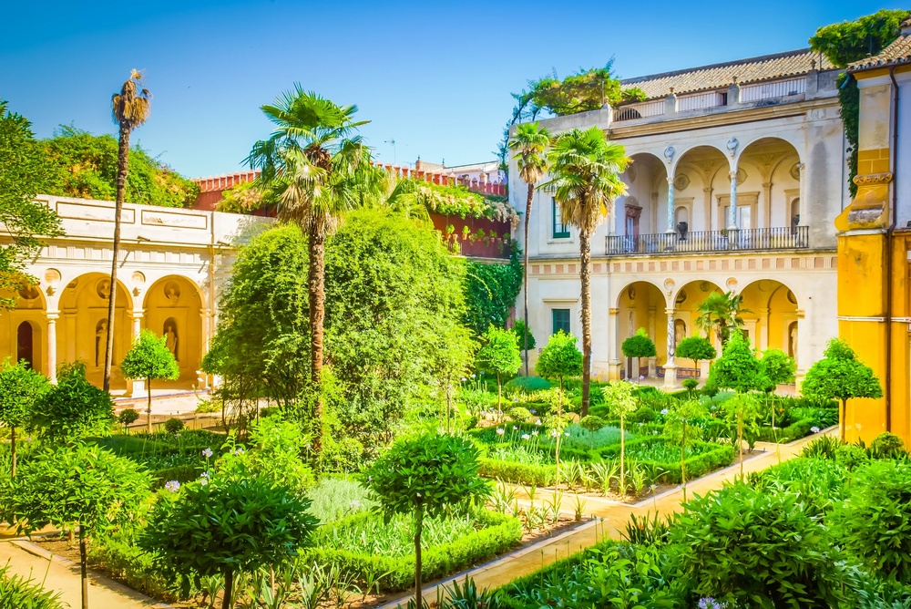 Innergården med trädgård i Casa de Pilatos i Sevilla