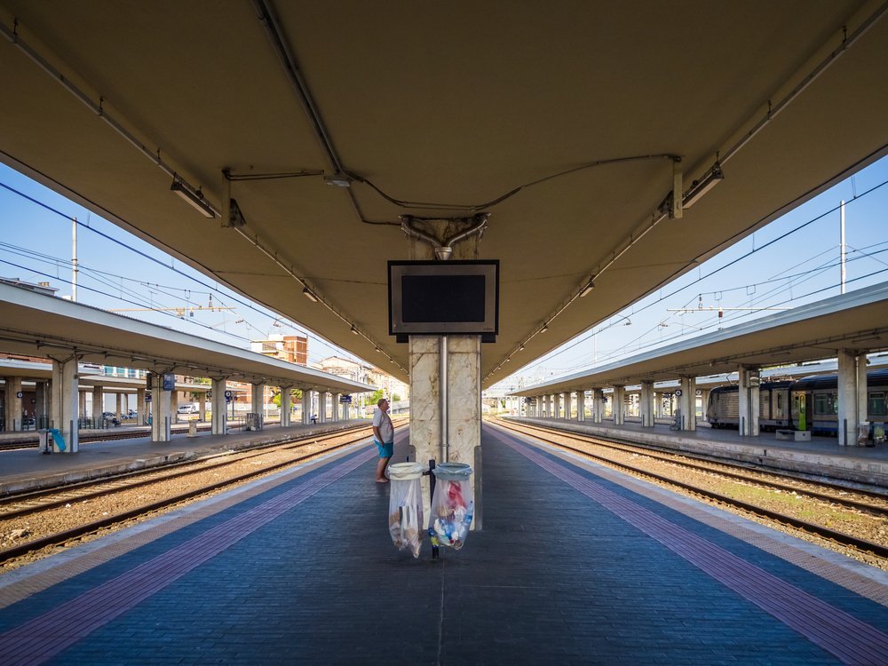 Järnvägsstationen Pisa Centrale, där PisaMover och regionaltågen möts