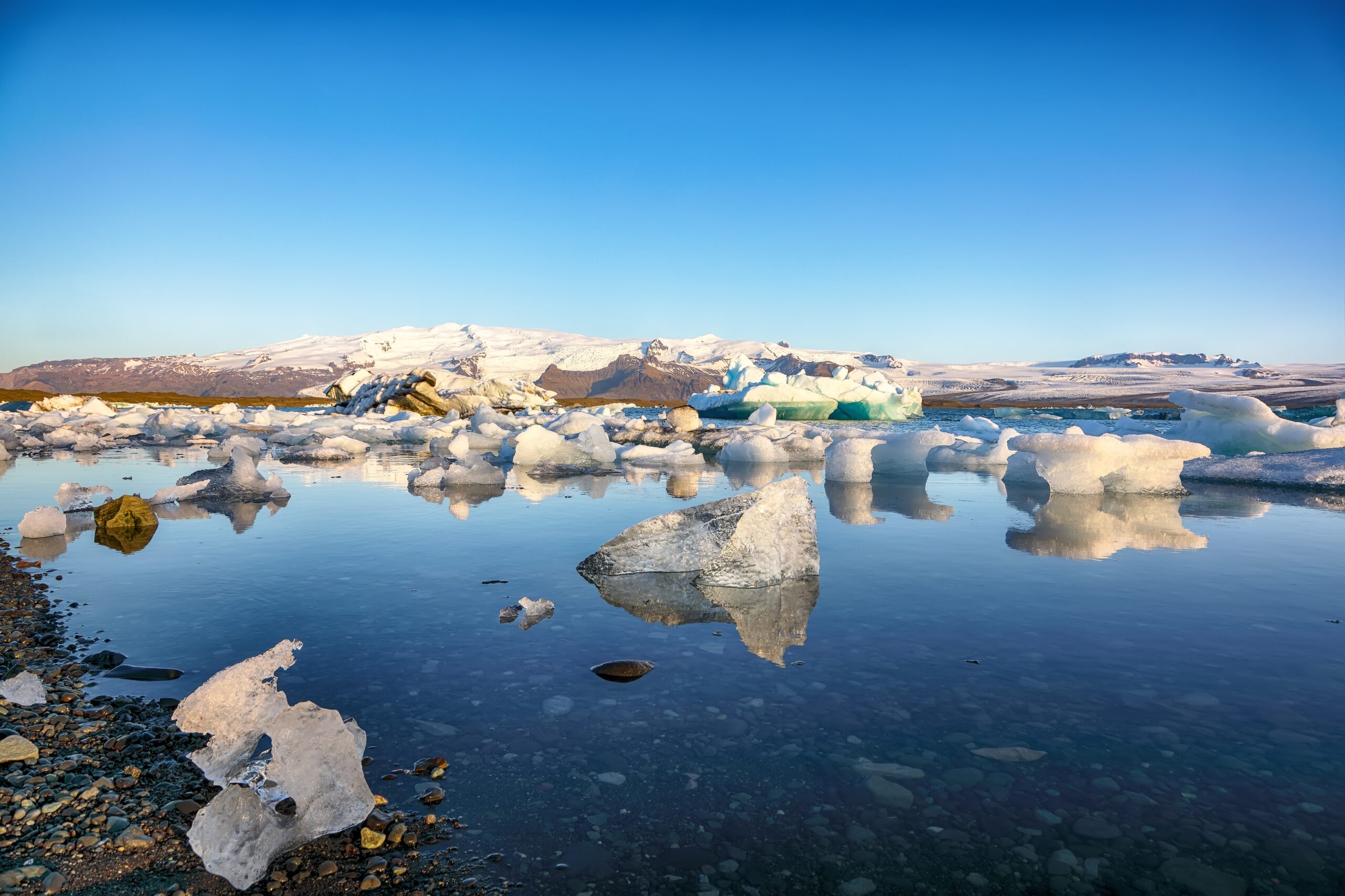 Isberg i lagunen Jökulsárlón