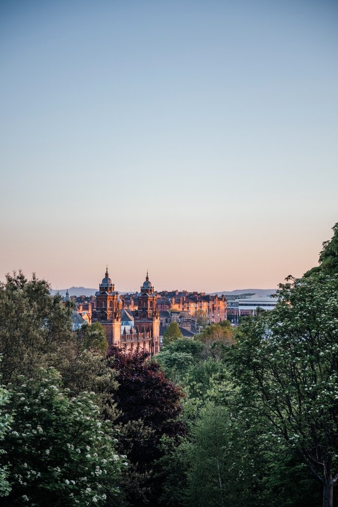 Kelvingrove Art Gallery and Museum i solnedgången i Glasgows West End