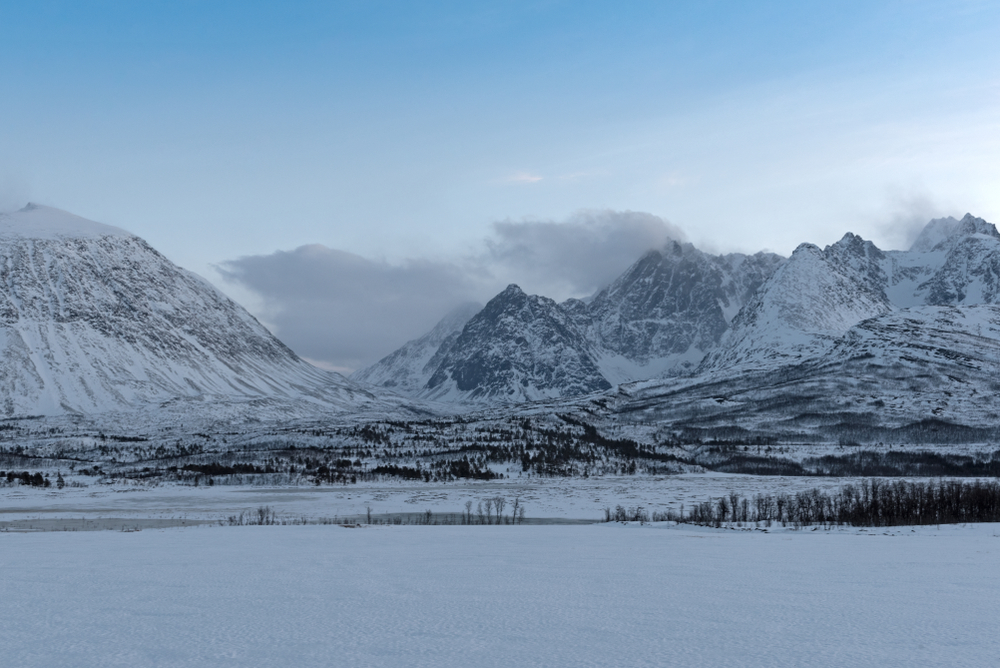 Utsikt över Lyngenalperna i Lyngen