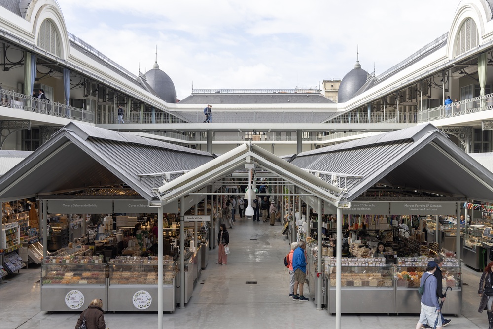 Interiören i den renoverade marknaden Mercado do Bolhão i Porto
