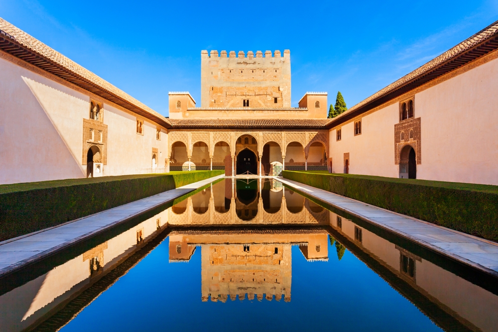 Myrtengården i Comarespalatset, en av de centrala delarna av Alhambra i Granada