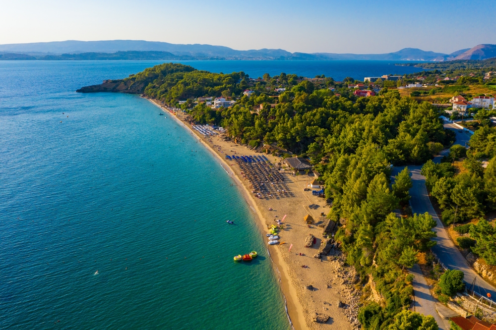 Stranden Platis Gialos vid Lassi