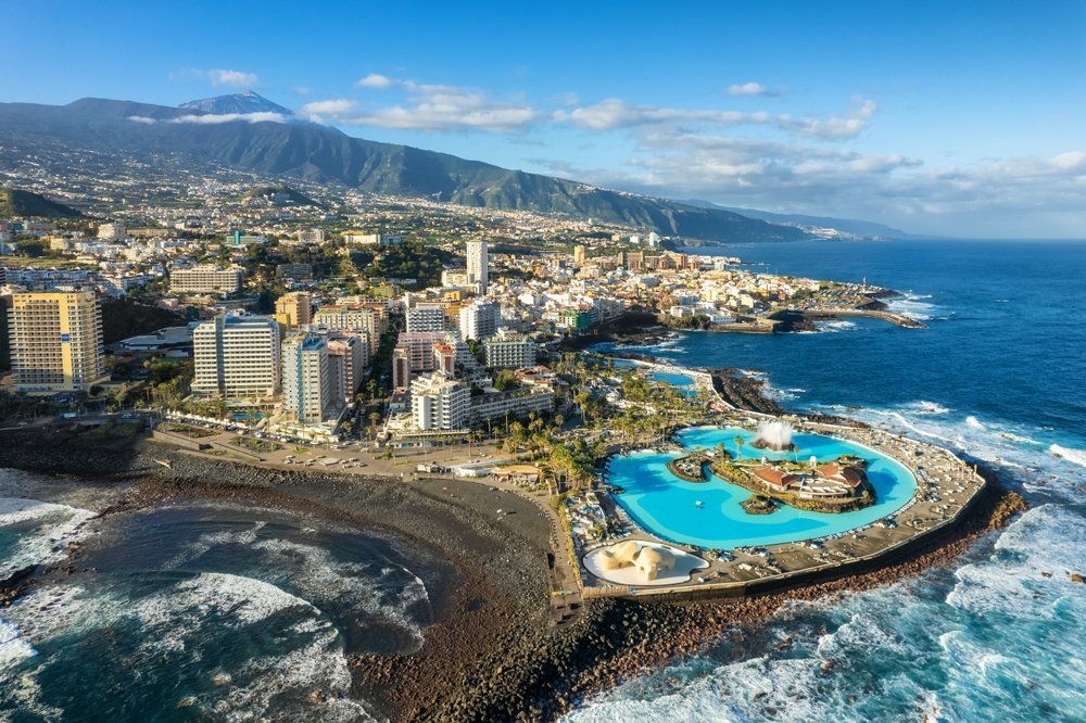 Puerto de la Cruz med Teide i bakgrunden