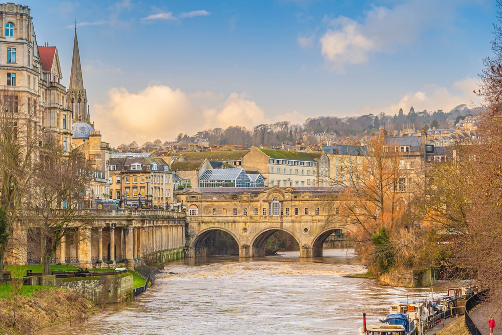 Pulteney Bridge över floden Avon i Bath