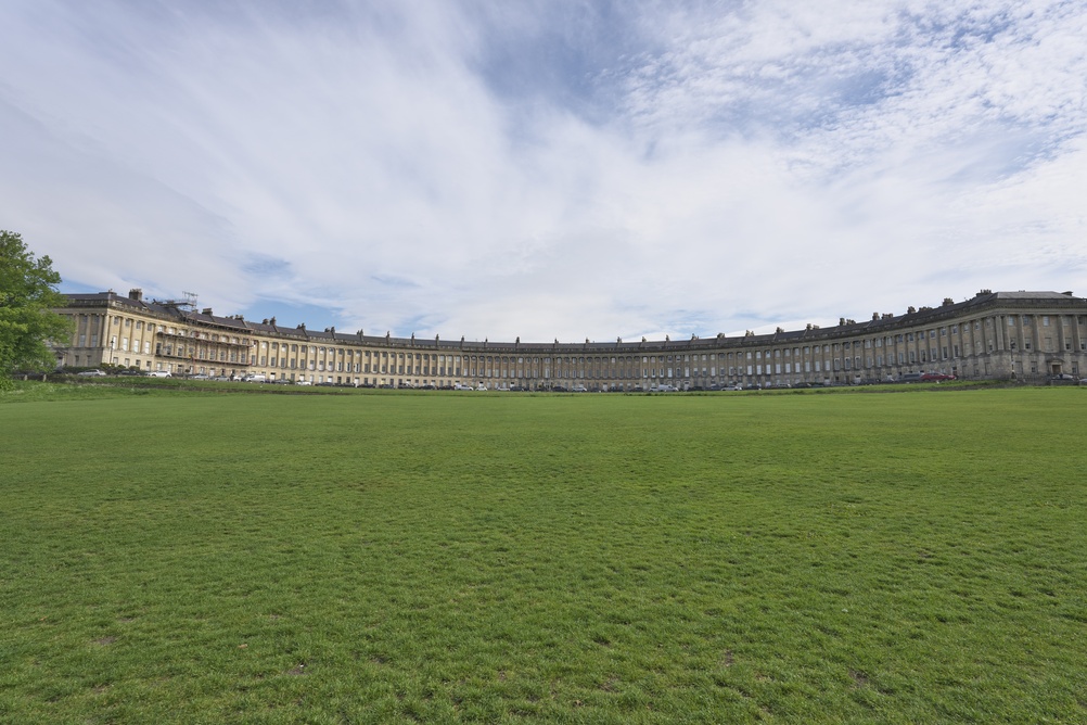 Den svängda husraden Royal Crescent i Bath