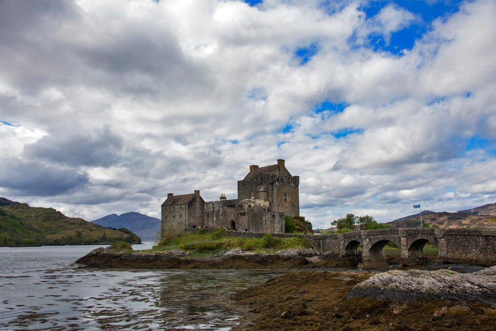 Ruinen av Armadale Castle i trädgårdarna på halvön Sleat på Isle of Skye
