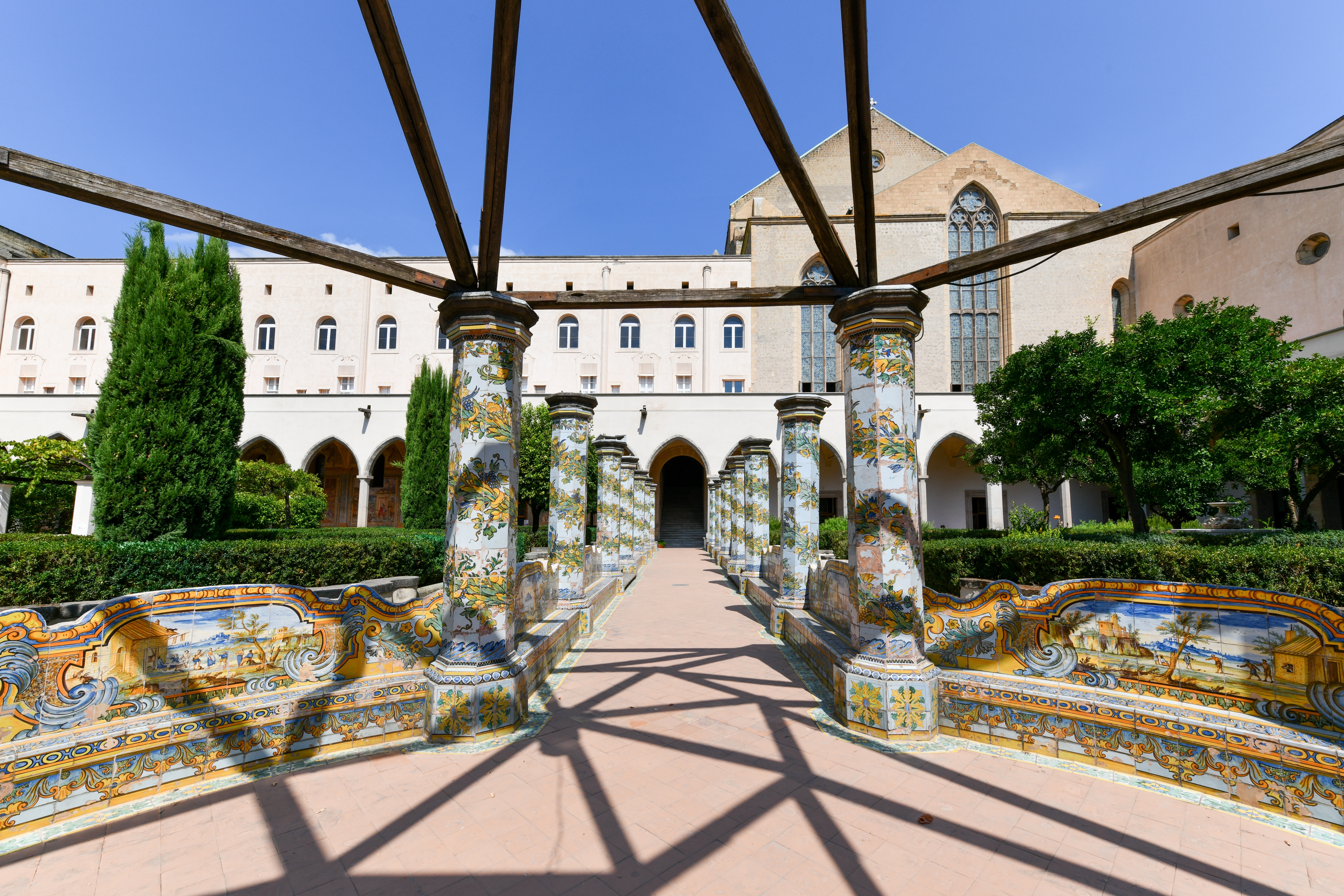 Majolikapelare i klostret vid Santa Chiara i Neapel