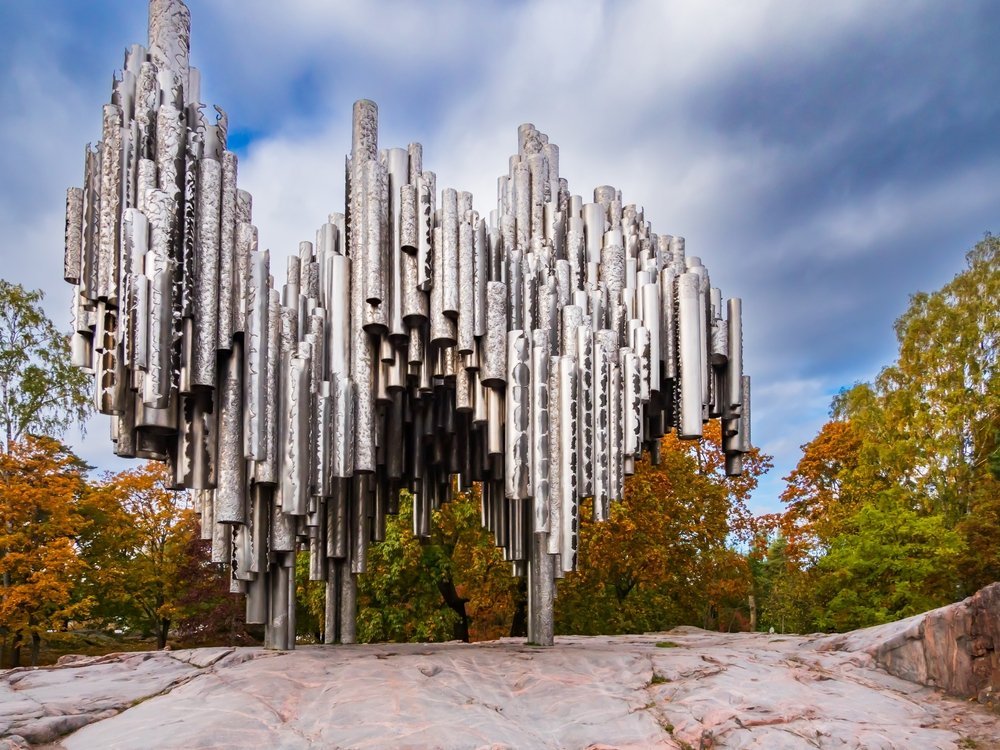 Sibeliusmonumentet av stålrör i Sibeliusparken i Helsingfors