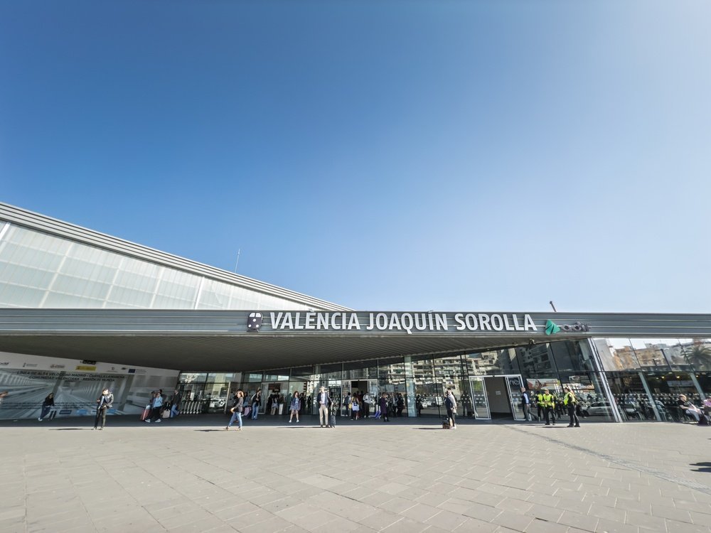 Stationen Joaquín Sorolla i Valencia, där AVE och Euromed avgår
