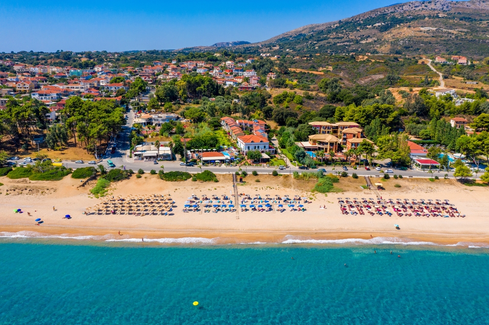 Stranden i Skala på Kefalonia sedd från luften