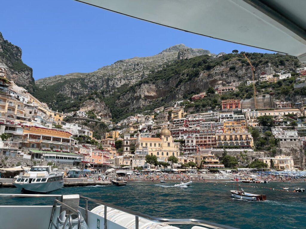 Stranden Spiaggia Grande och Positano sett från havet