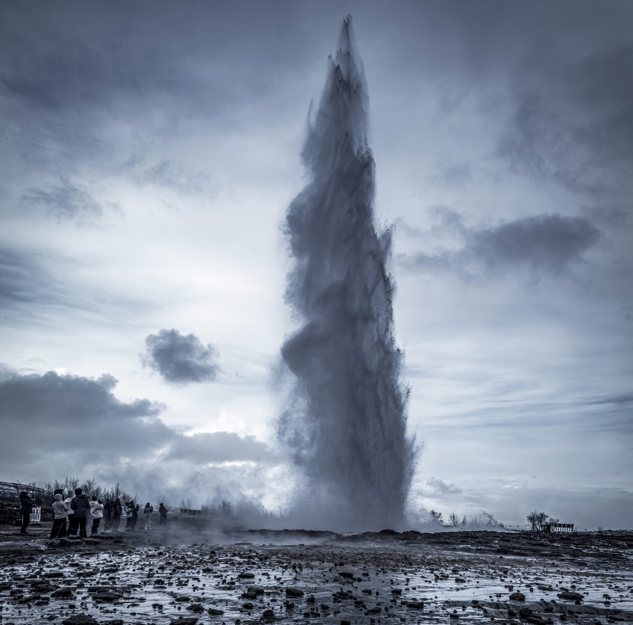 Strokkur får utbrott vid Geysir