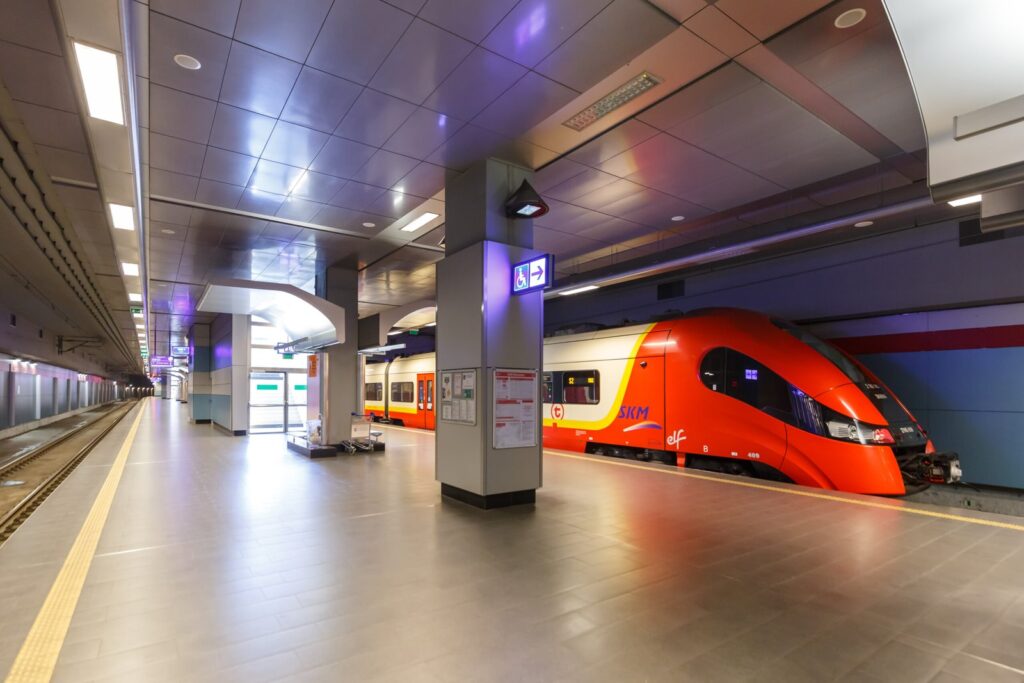 Tågstationen vid Warszawa Chopin flygplats