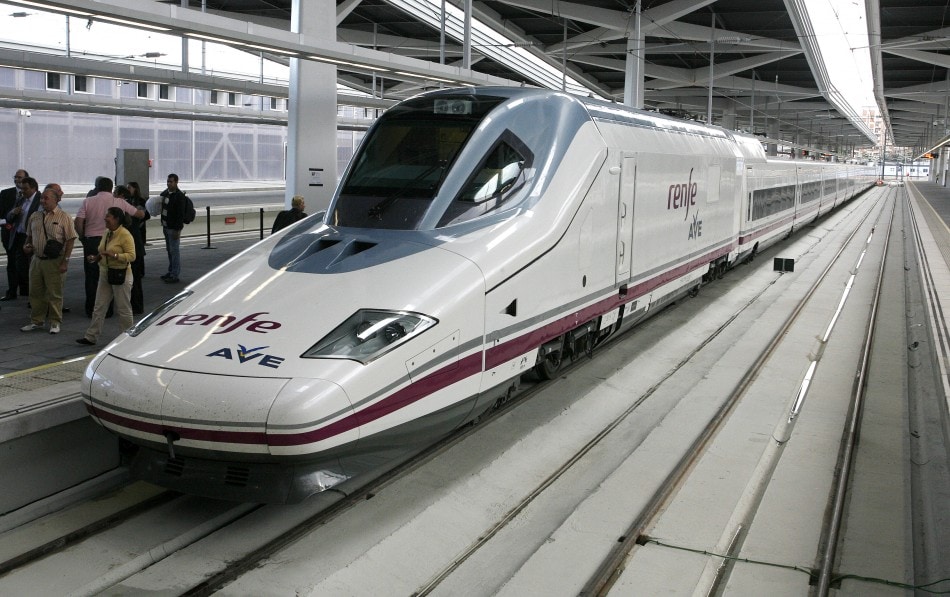 tåg från Barcelonas flygplats till centrum