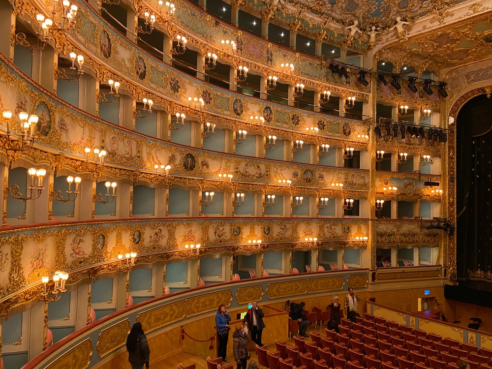 Logerna och salongen i Teatro La Fenice i Venedig