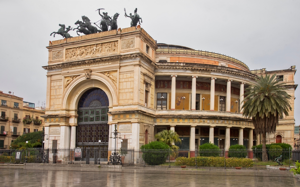 Teatro Politeama vid Piazza Ruggero Settimo i Palermo