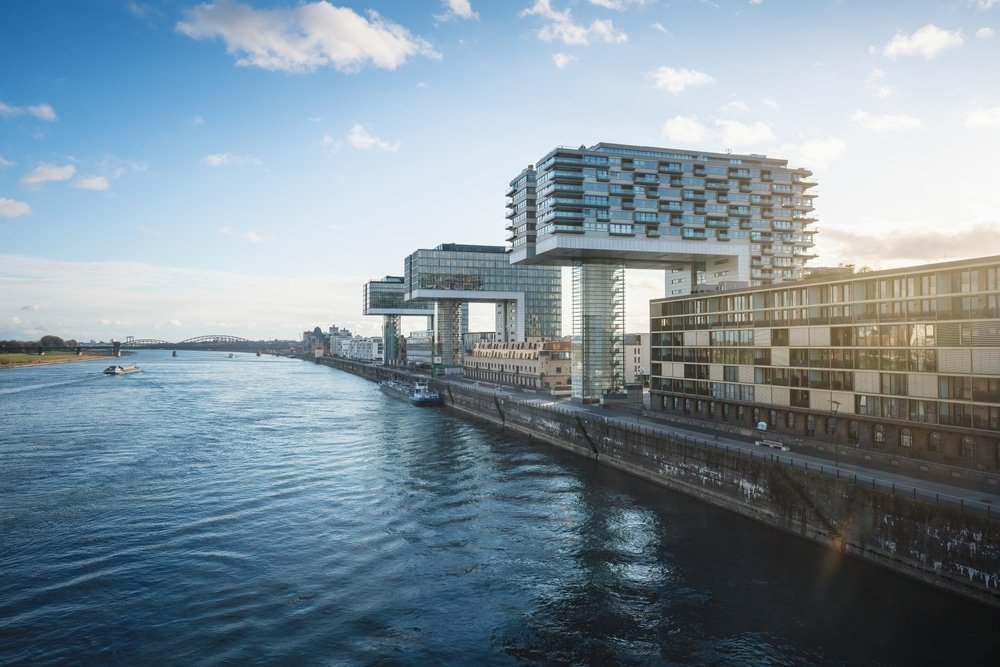 De tre Kranhäuser i Rheinauhafen vid Südstadt i Köln