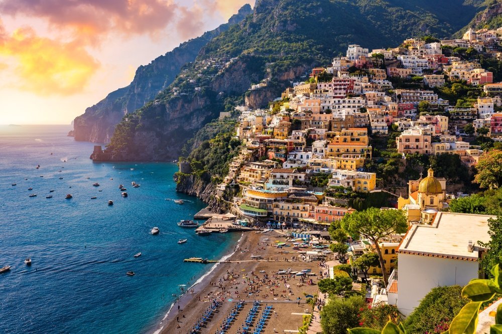 Utsikt över Positano från den övre delen av staden vid Via Cristoforo Colombo
