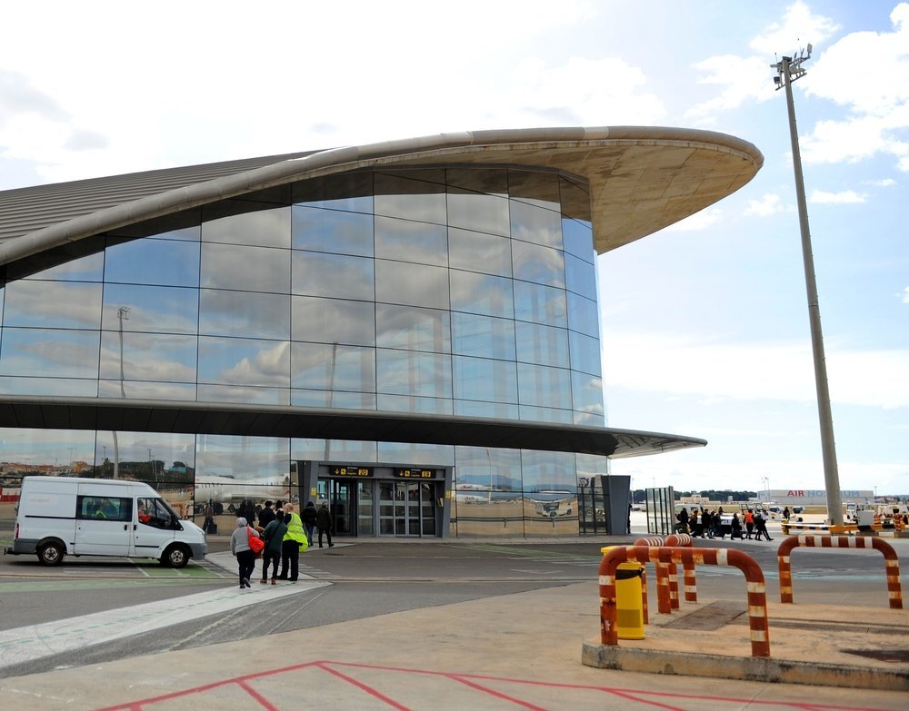 Terminalbyggnaden på Valencia flygplats i Manises