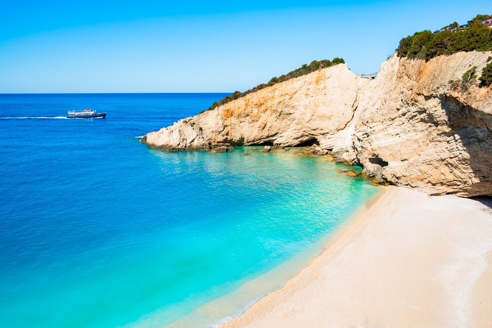 Porto Katsiki på Lefkada med vita klippor och azurblått hav