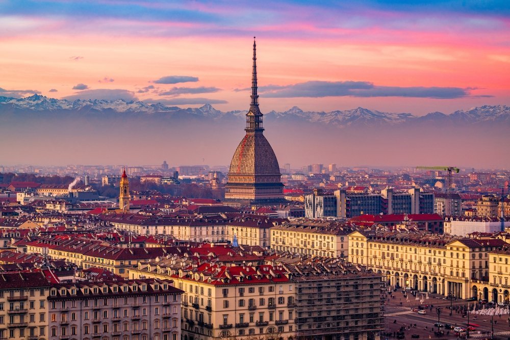 Udsigt over Torino med Mole Antonelliana og Alperne i baggrunden