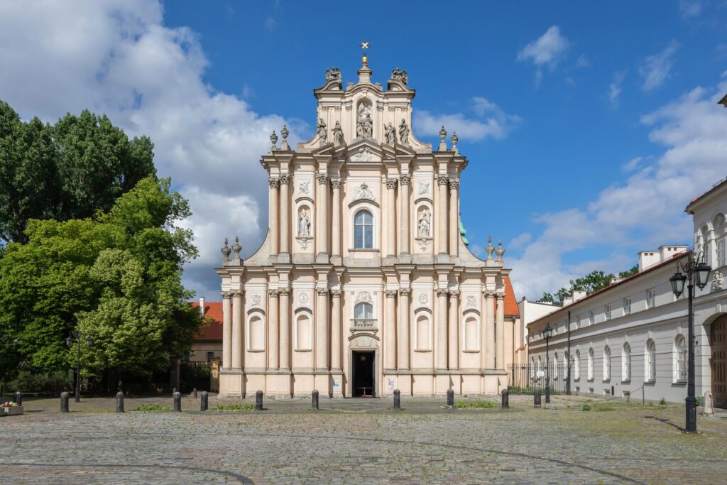 Visitantinernas kyrka på gatan Krakowskie Przedmieście i Warszawa