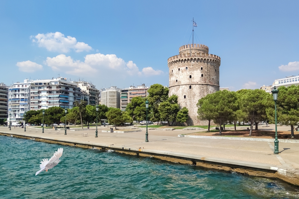 Vita tornet i Thessaloniki, stadens historiska landmärke på strandpromenaden